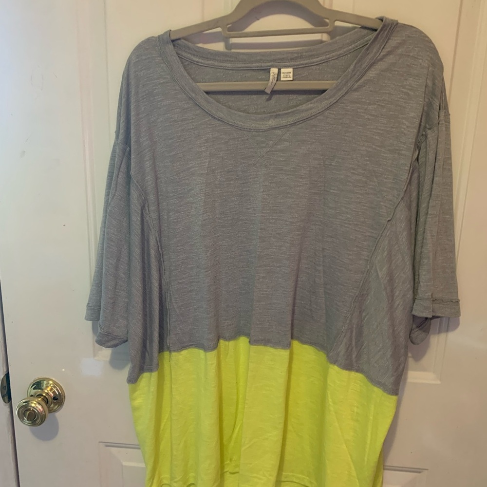 Women’s plus size 26/28 W short sleeve grey and neon top
